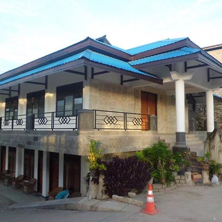 Hotel Sinar Tambolaka Waingapu Exterior photo