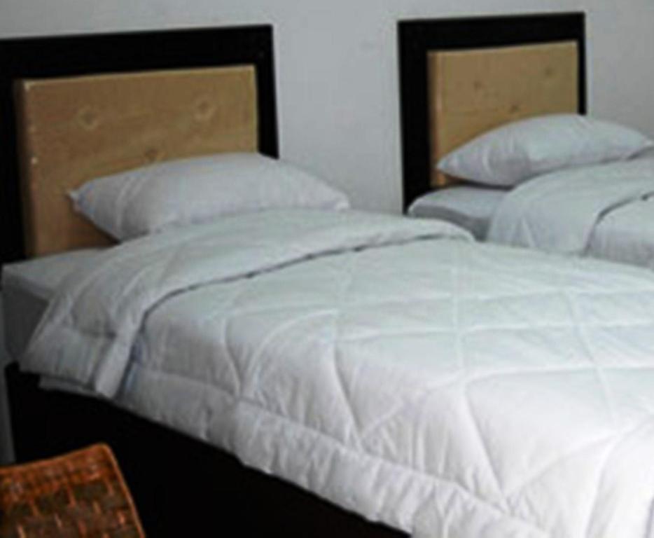 Hotel Sinar Tambolaka Waingapu Room photo